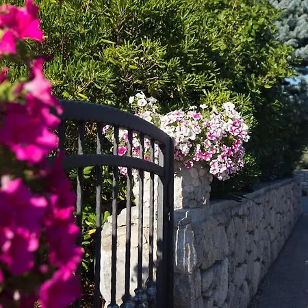 Family House With Near The Beach And City Center Appartamento Krk Town