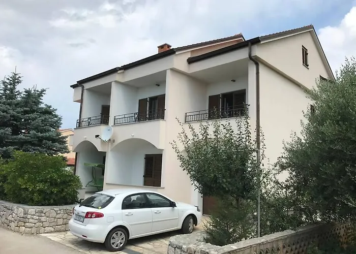 Apartman Family House With Near The Beach And City Center Krk Town
