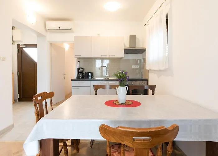 Family House With Near The Beach And City Center Apartman Krk Town