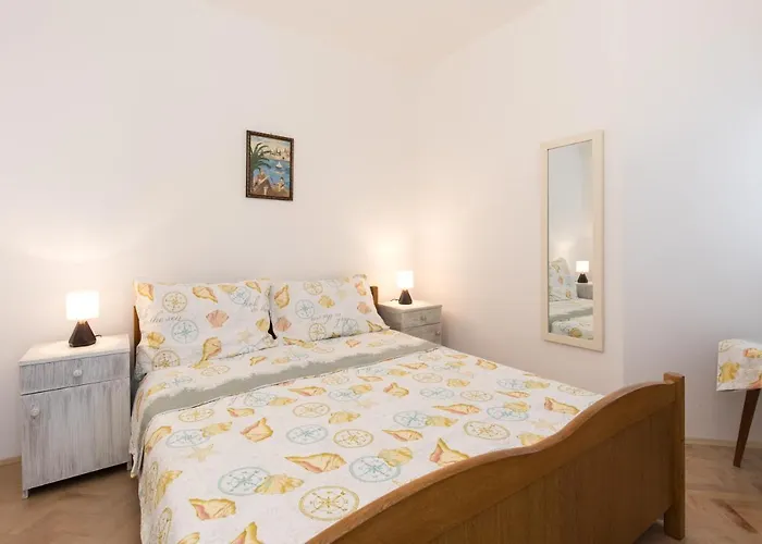 Apartman Family House With Near The Beach And City Center Krk Town