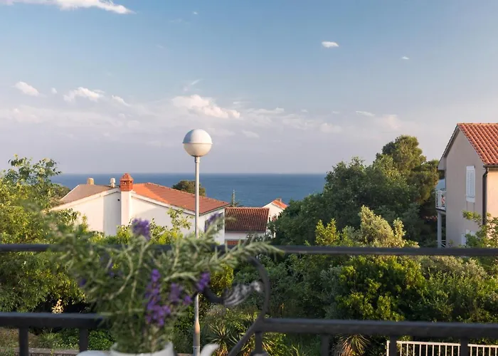 Apartman Family House With Near The Beach And City Center Krk Town