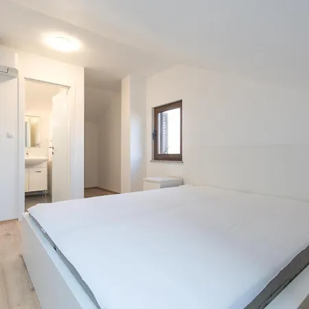 Family House With Near The Beach And City Center * Krk Town