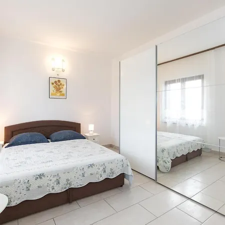 Family House With Near The Beach And City Center * Krk Town