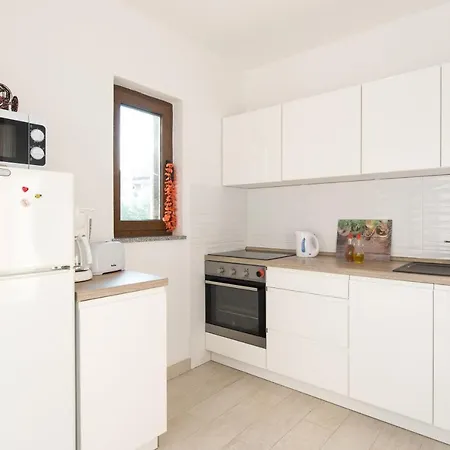 Apartment Family House With Near The Beach And City Center Krk Town