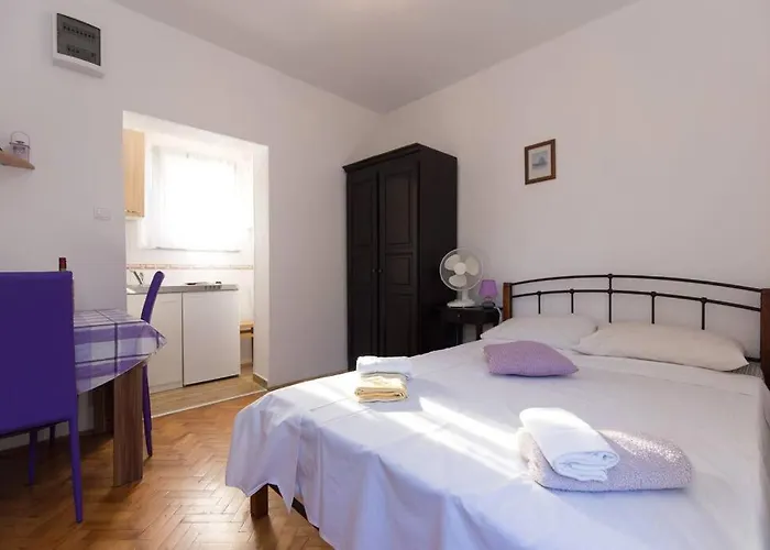Apartment Family House With Near The Beach And City Center Krk Town