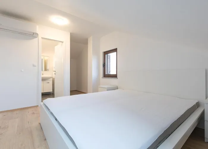 Family House With Near The Beach And City Center * Krk Town