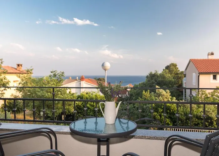 Apartment Family House With Near The Beach And City Center Krk Town