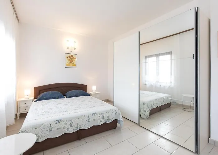Family House With Near The Beach And City Center * Krk Town