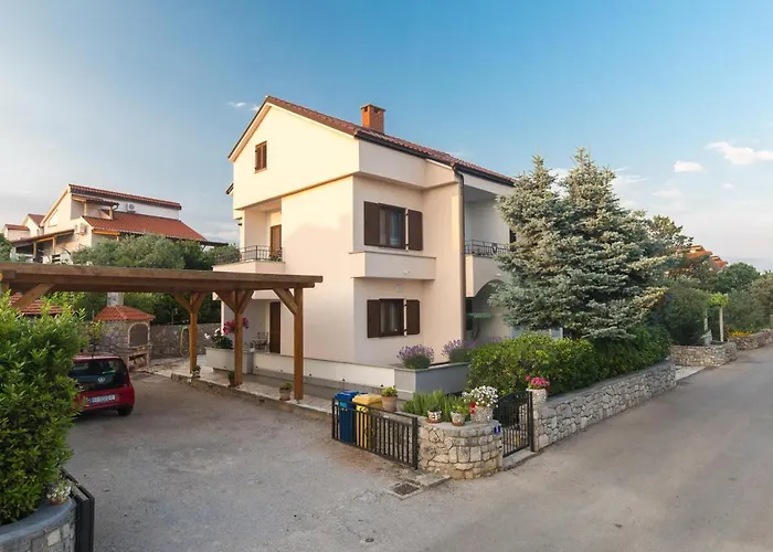 Family House With Near The Beach And City Center * Krk Town