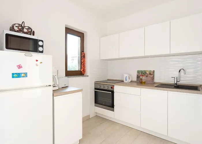 Apartment Family House With Near The Beach And City Center Krk Town