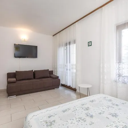 Apartmán Family House With Near The Beach And City Center Krk Town